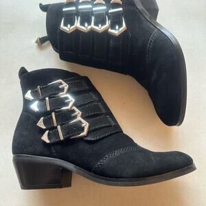 STEVE MADDEN — Women's Black Suede Ankle Boots with Buckle Detail Size 6.5